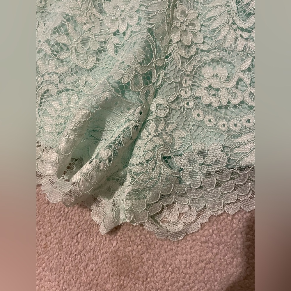 Francesca’s lace shorts romper-small EUC - Picture 5 of 8
